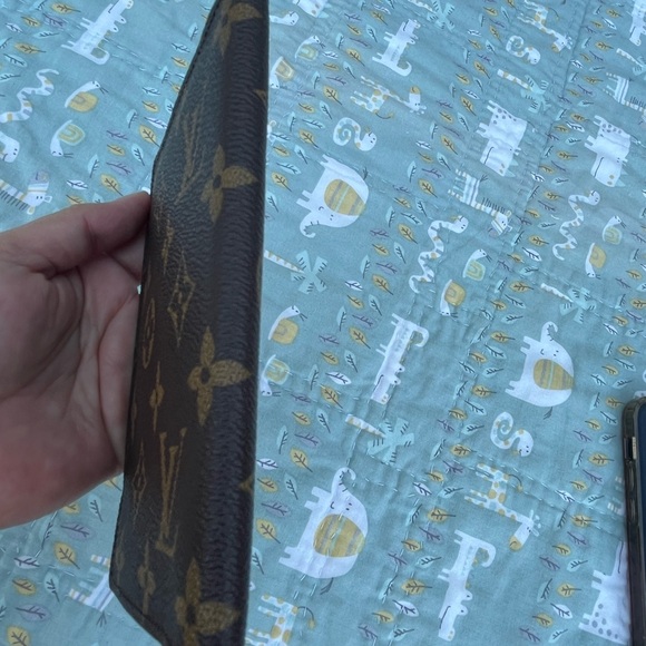 Louis Vuitton Monogram Passport Holder (PRICE FIRM❤️) - Picture 11 of 11